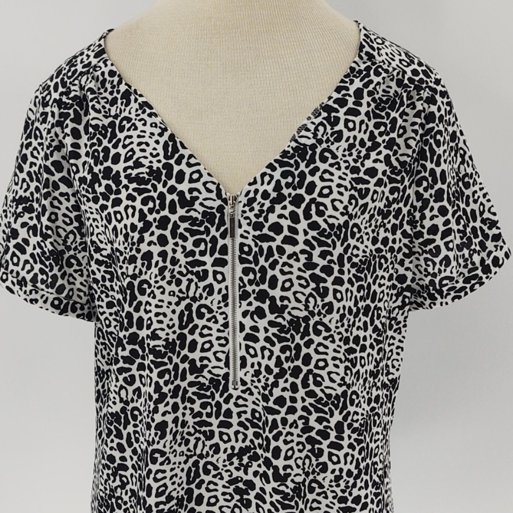 Apt. 9 women's animal print large exposed zipper
